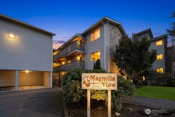 $425,000 | 2562 Thorndyke Avenue West, Unit 303, Seattle, WA 98199