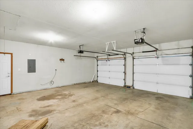 a view of room garage