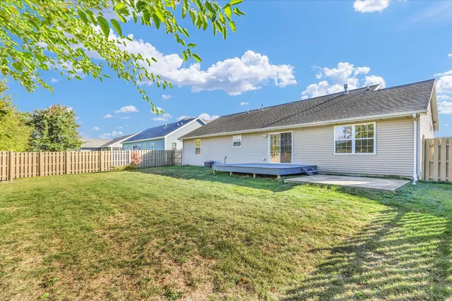 a view of a house with backyard