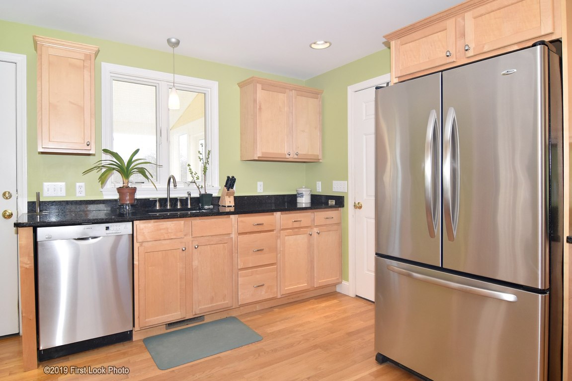 6 Spindrift Road Narragansett, RI 02882 - Photo 4 of 40