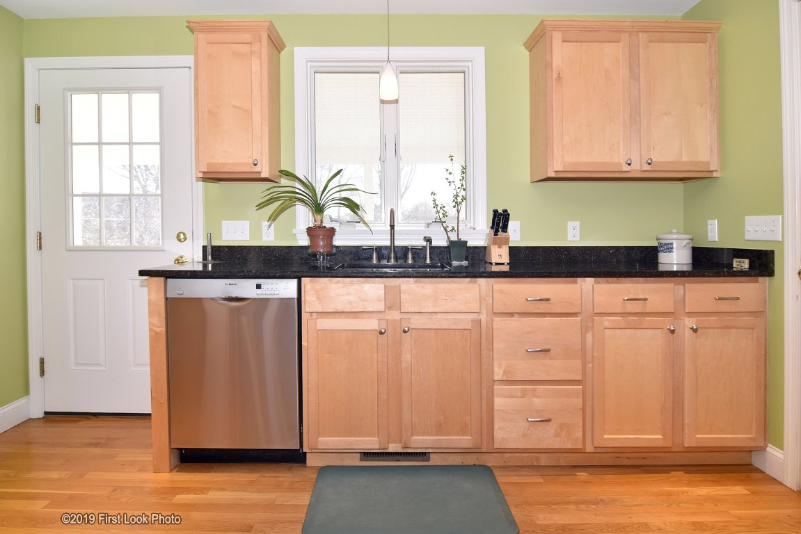 6 Spindrift Road Narragansett, RI 02882 - Photo 5 of 40