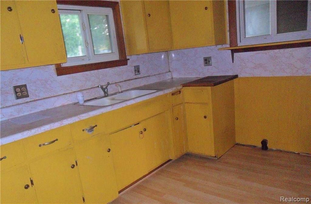 22201 Clark Road Belleville, MI 48111 - Photo 8 of 11