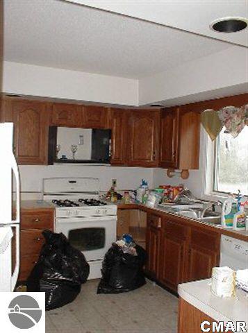 10114 West Jackson Road Elwell, MI 48832 - Photo 3 of 12 1768262-2.JPG
