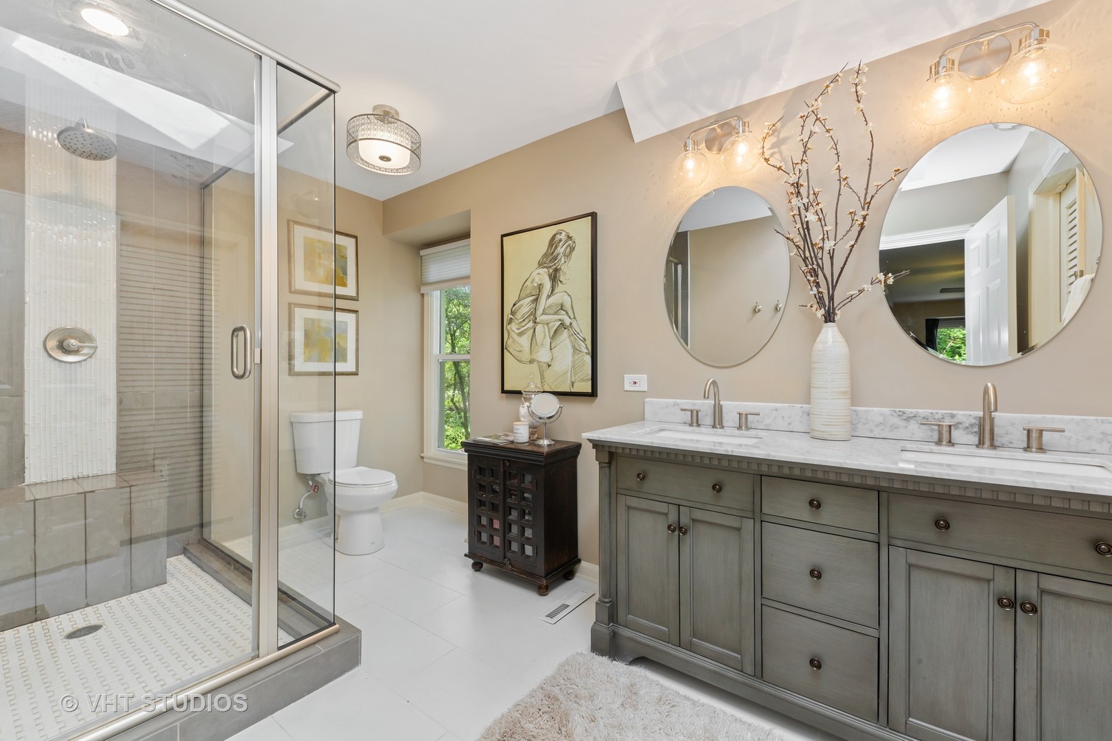 205 Cold Spring Road Barrington, IL 60010 - Photo 14 of 21 a bathroom with a double vanity sink mirror and bathtub