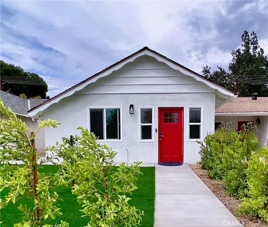 $2,395 | 24033 1/2 Welby Way, West Hills, CA 91307