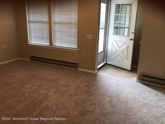 15D Alpine Road, Unit 63 Whiting, NJ 08759 - Photo 10 of 11 Livingroom