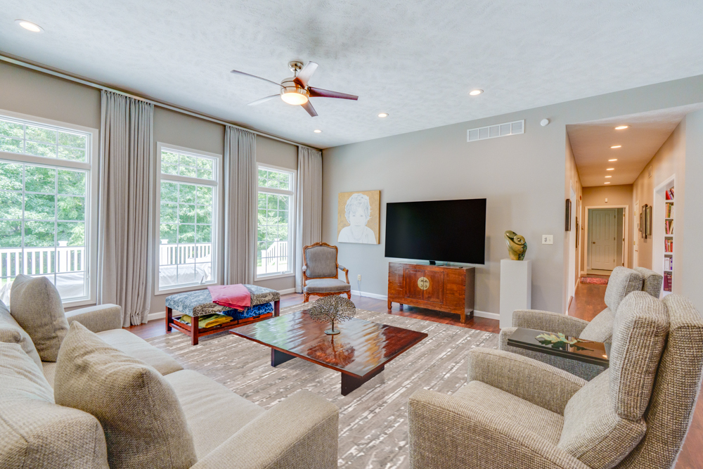 3550 East Bishop Road Mount Vernon, IL 62864 - Photo 5 of 61 a living room with furniture and a flat screen tv