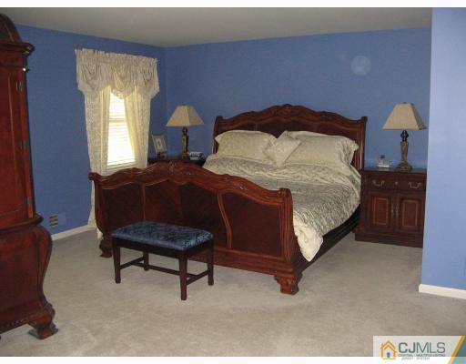 188 Friendship Road Cranbury, NJ 08512 - Photo 8 of 10