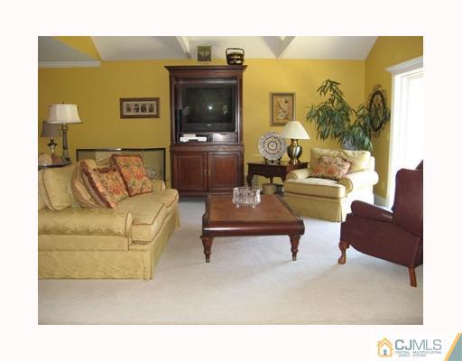 188 Friendship Road Cranbury, NJ 08512 - Photo 9 of 10