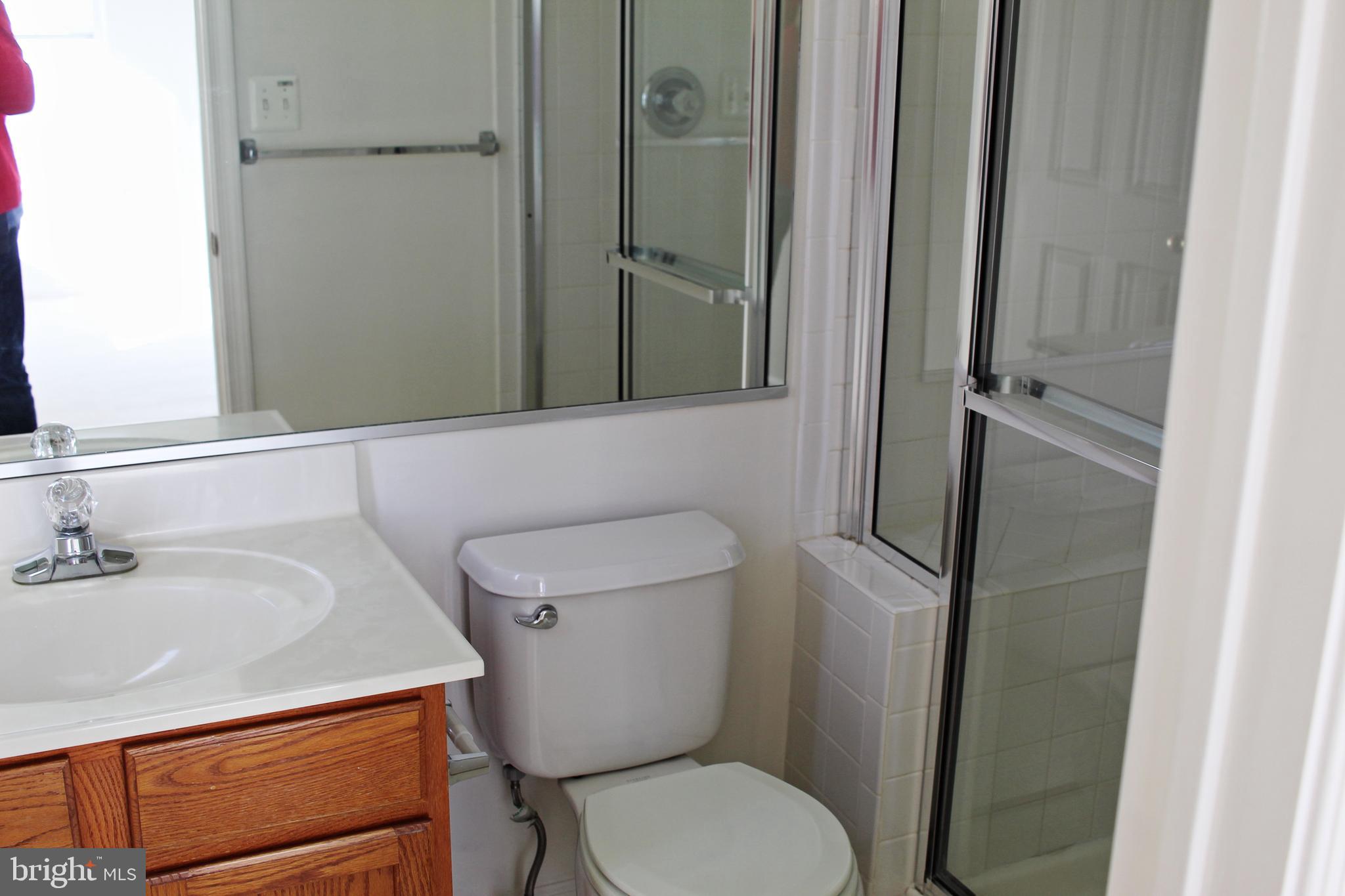 43497 Interval Street Chantilly, VA 20152 - Photo 18 of 19 Bedroom #2 Bath