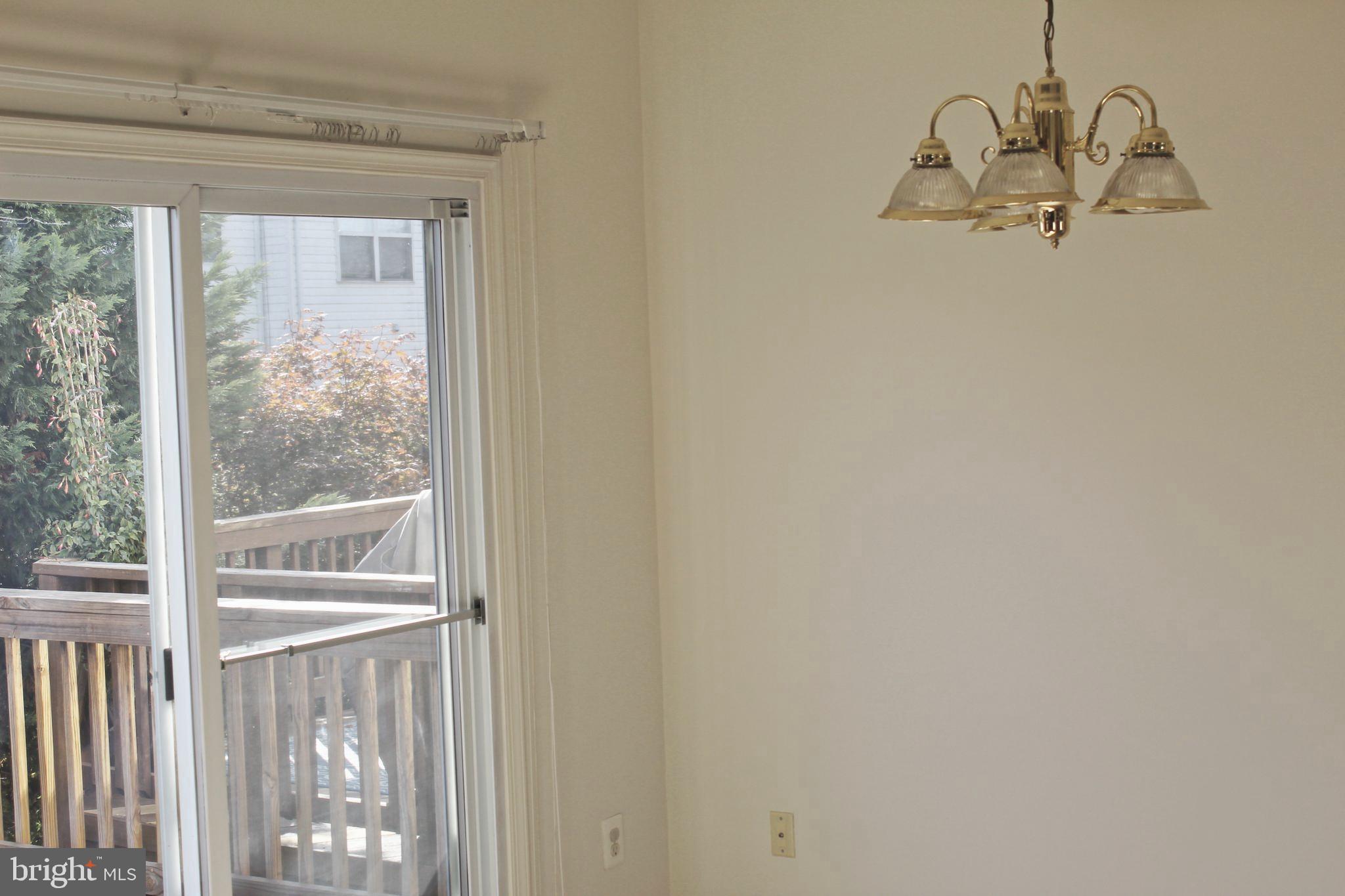 43497 Interval Street Chantilly, VA 20152 - Photo 6 of 19 Kitchen table space