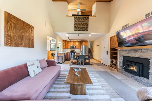 $515,000 | 11565 Snowpeak Way, Unit 648, Truckee, CA 96161