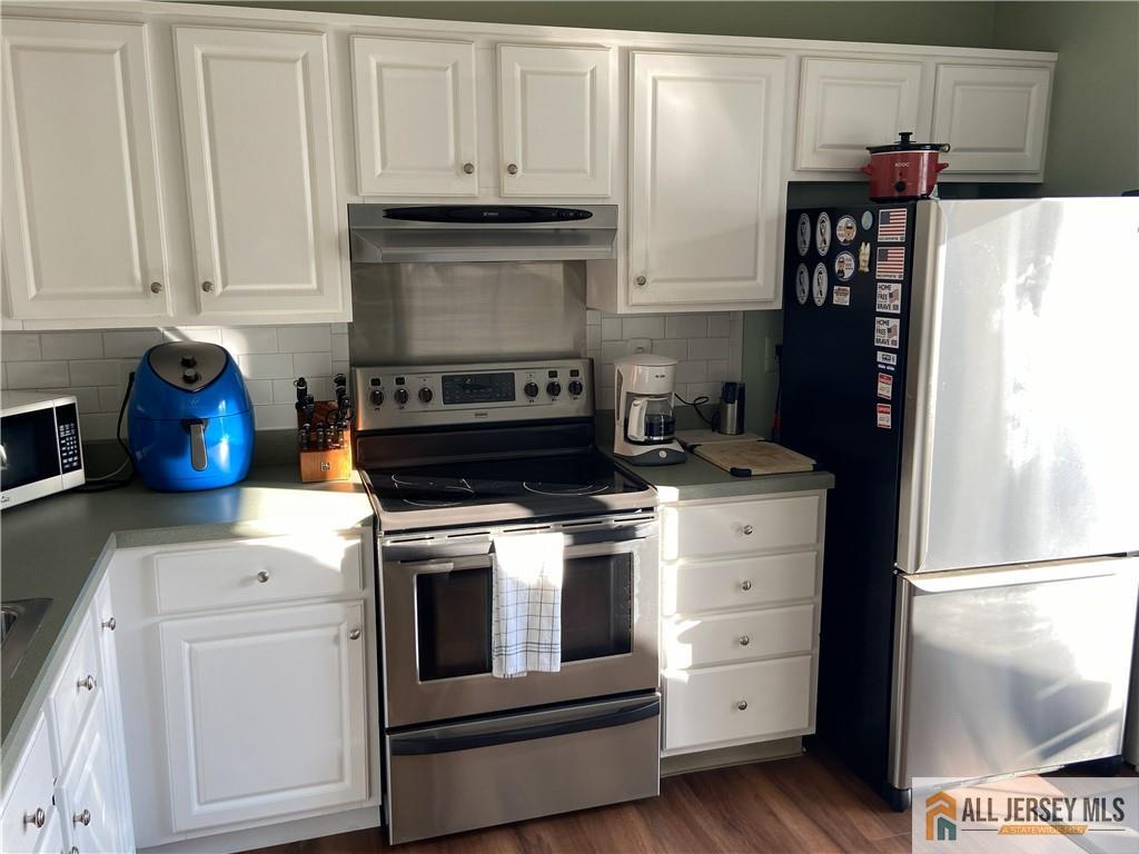 525 Belford Road, Unit O Monroe Township, NJ 08831 - Photo 7 of 19 a kitchen with appliances cabinets and a counter space