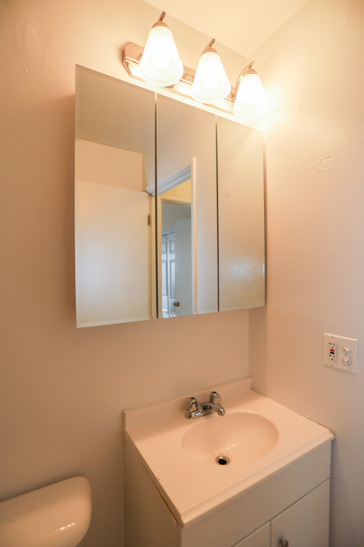 1055 West Catalpa Avenue, Unit 520 Chicago, IL 60640 - Photo 11 of 14