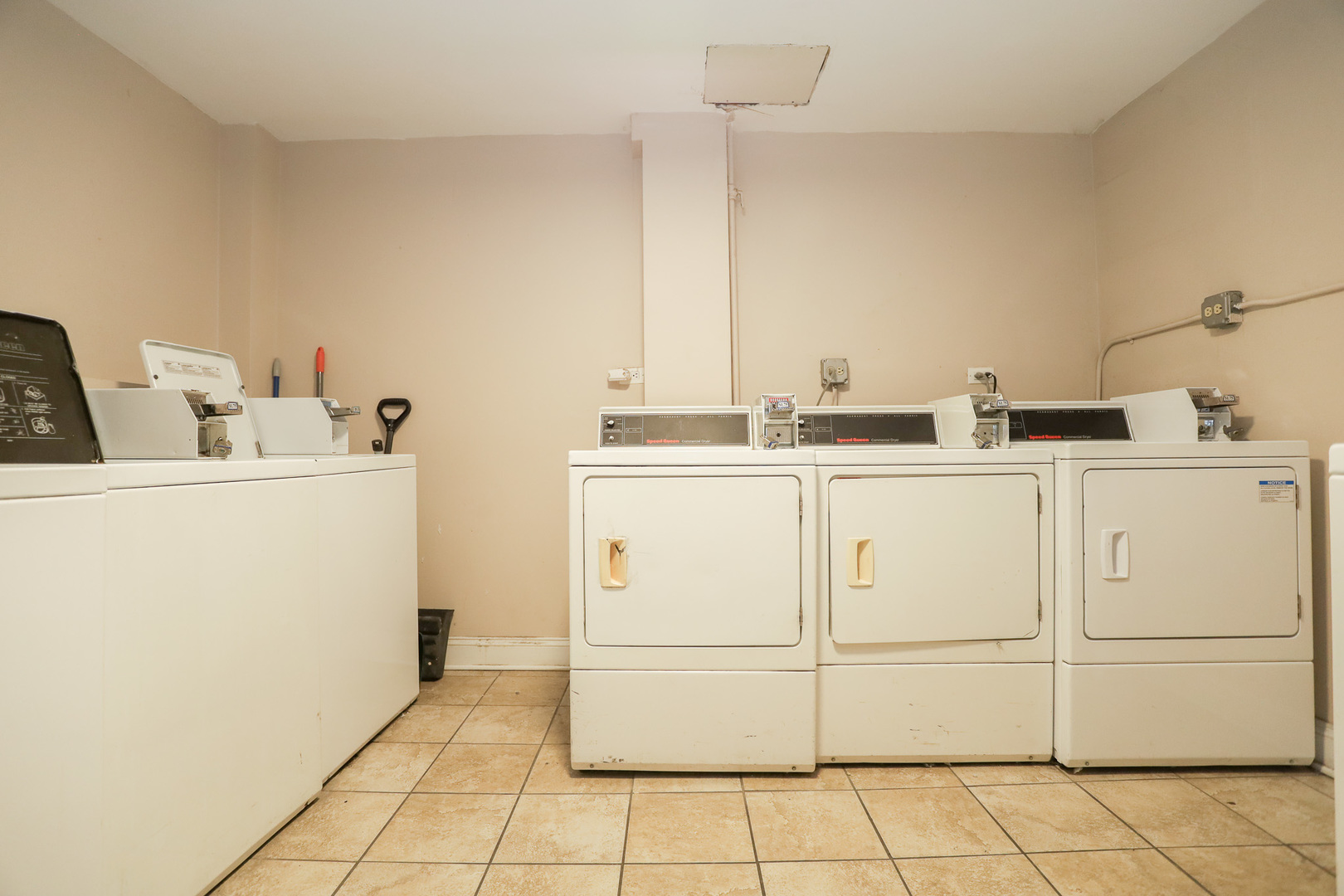 1055 West Catalpa Avenue, Unit 520 Chicago, IL 60640 - Photo 12 of 14