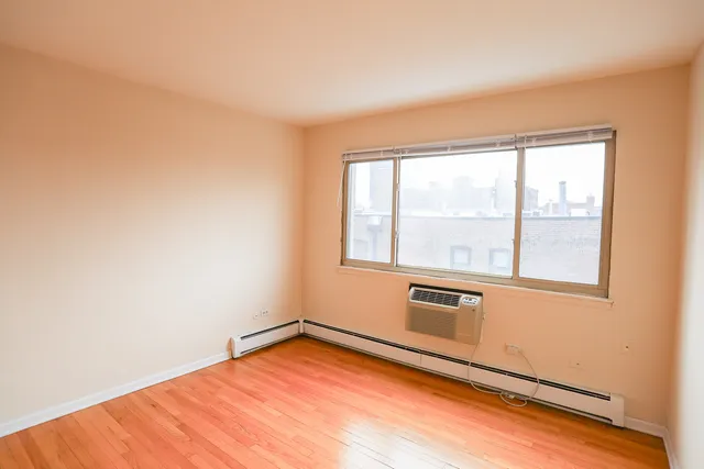 $1,350 | 1055 West Catalpa Avenue, Unit 520, Chicago, IL 60640