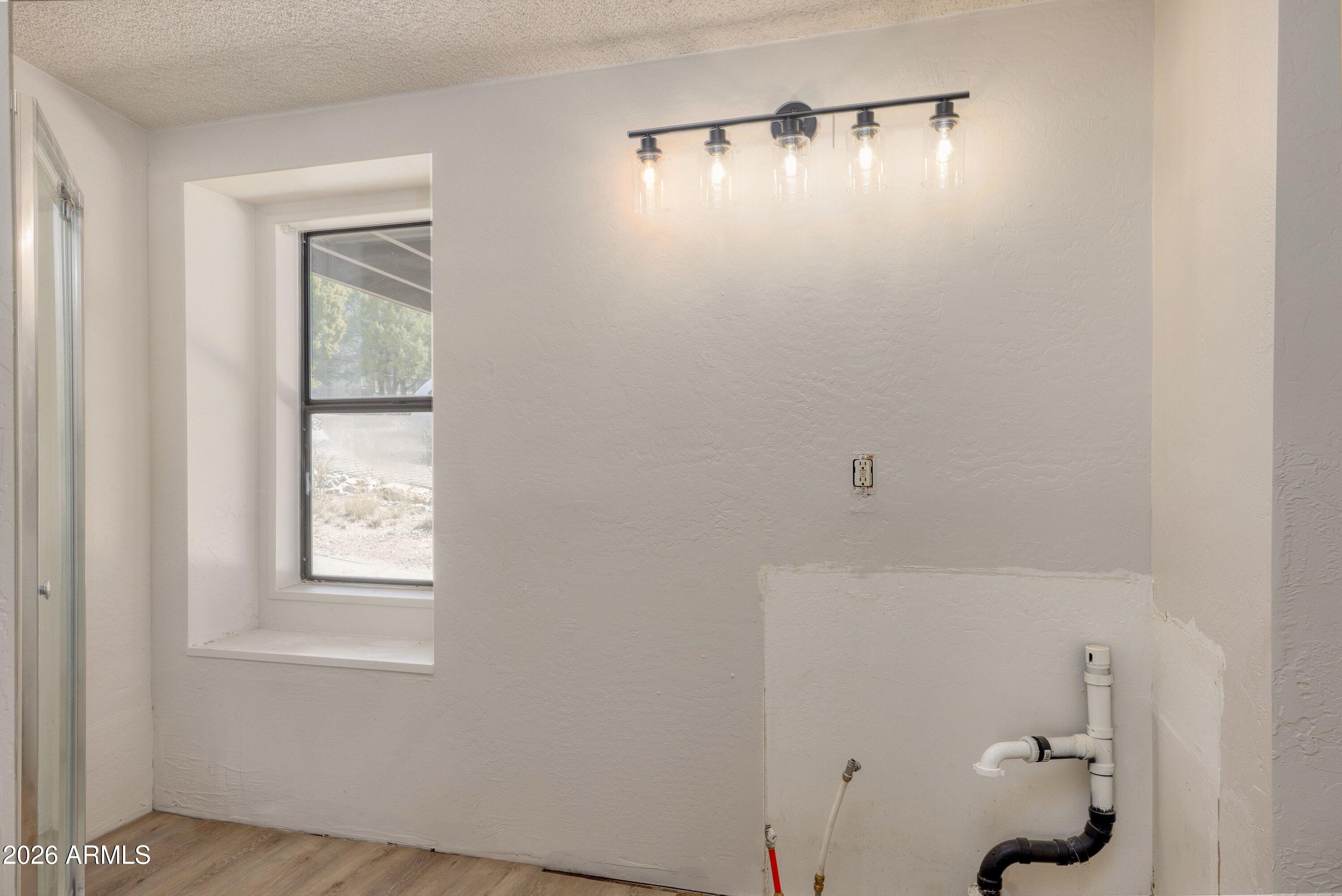 1302 North Matterhorn Road Payson, AZ 85541 - Photo 13 of 27 a view of empty room with windows