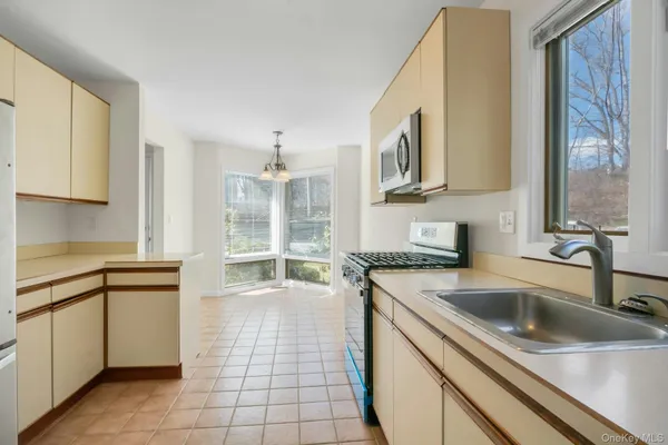 $3,700 | 1 Spring Pond Drive, Ossining, NY 10562