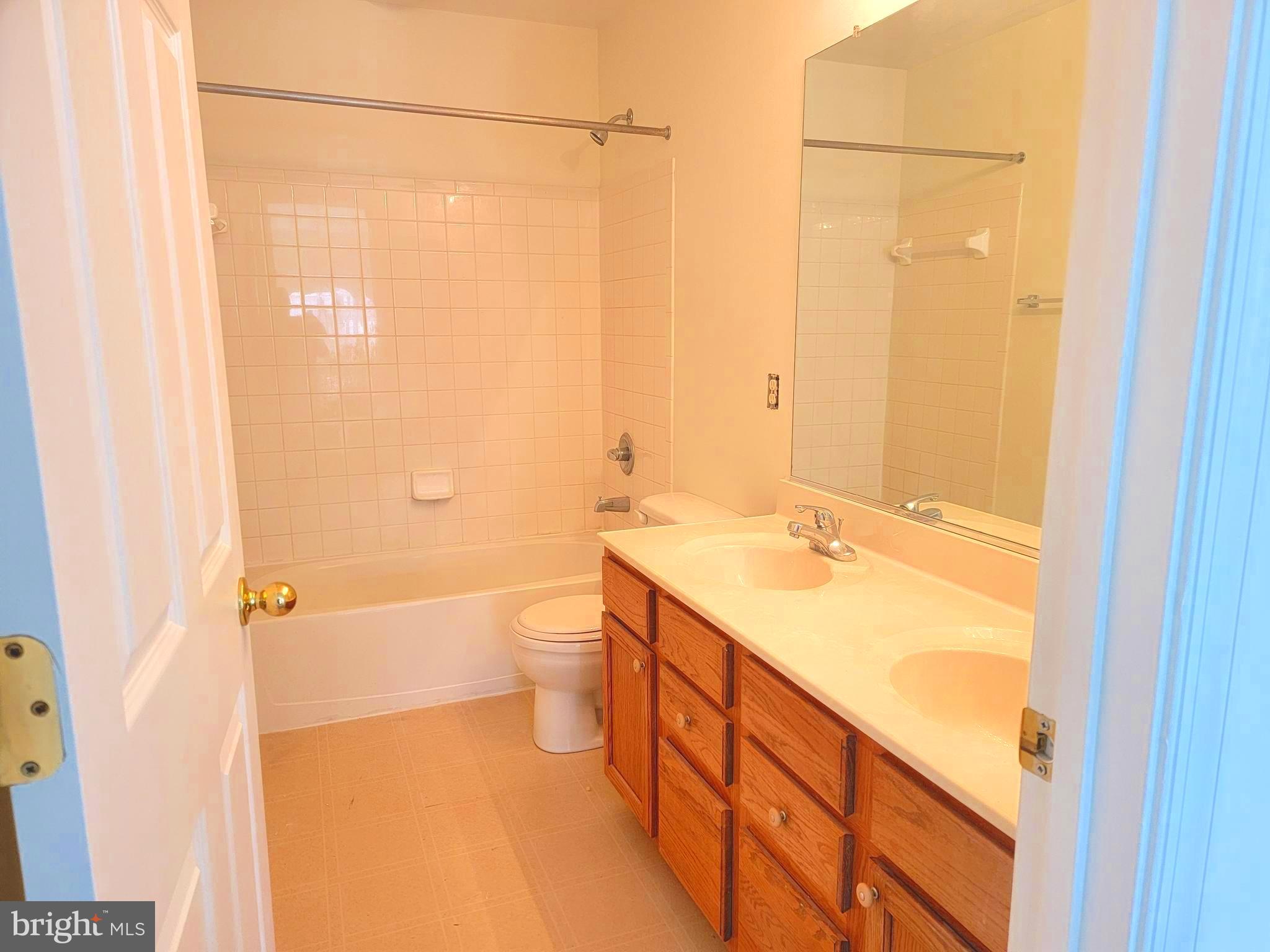 3437 Tewkesbury Road Abingdon, MD 21009 - Photo 28 of 38 2ND FLOOR HALL BATH