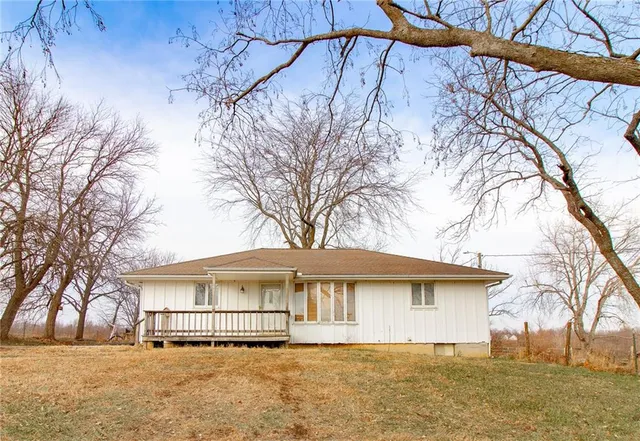$289,900 | 831 Southwest 500th Road, Holden, MO 64040