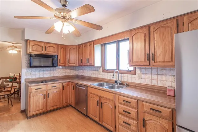 $289,900 | 831 Southwest 500th Road, Holden, MO 64040