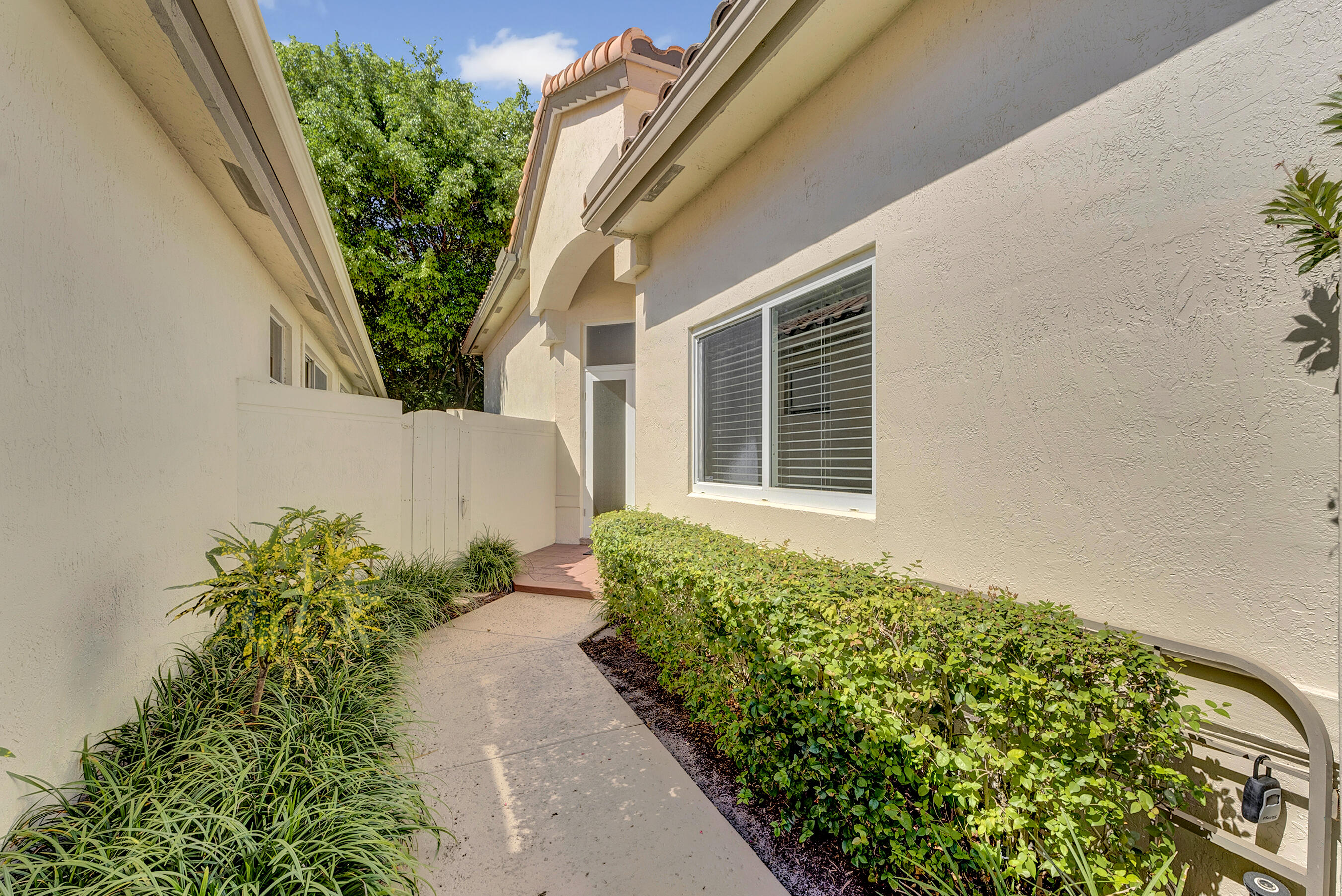 5191 Northwest 26th Circle Boca Raton, FL 33496 - Photo 5 of 38 DSC07848