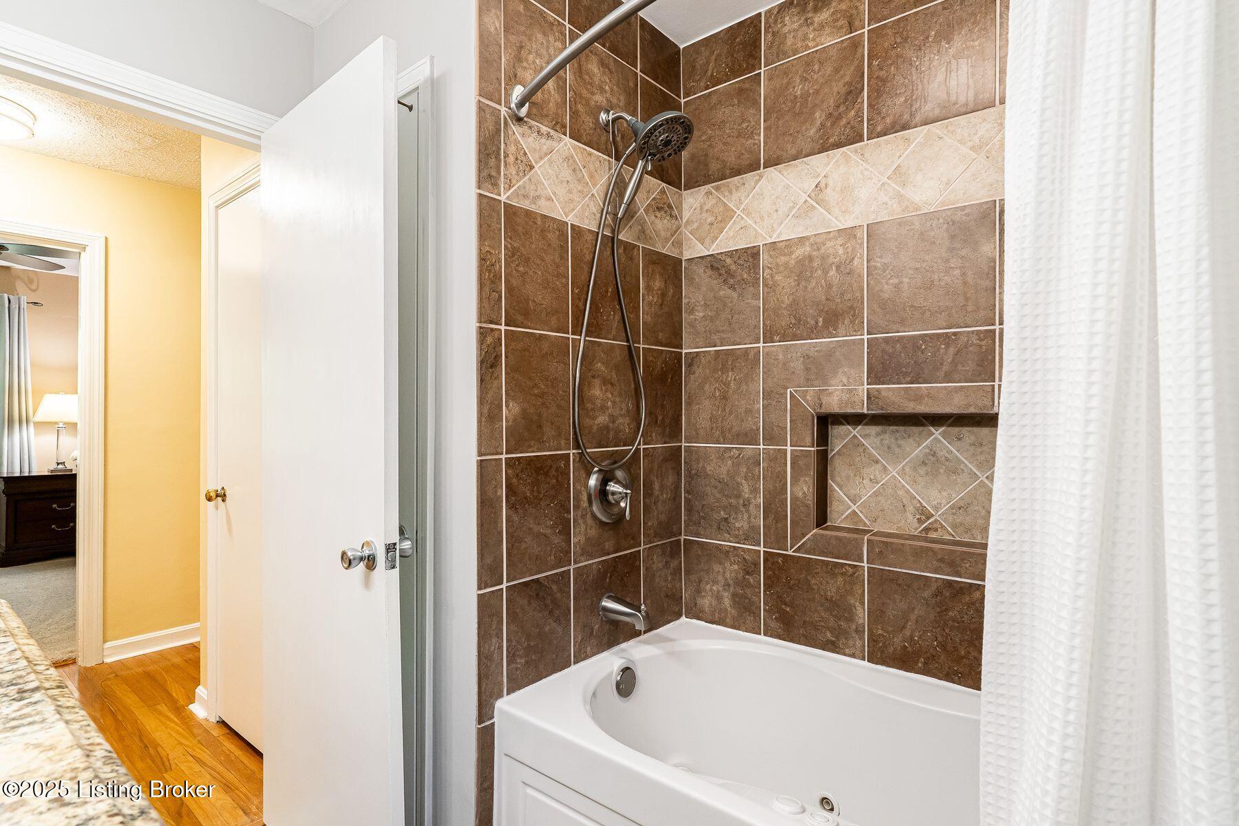 8703 Waltlee Road Louisville, KY 40291 - Photo 25 of 44 photo_online_024