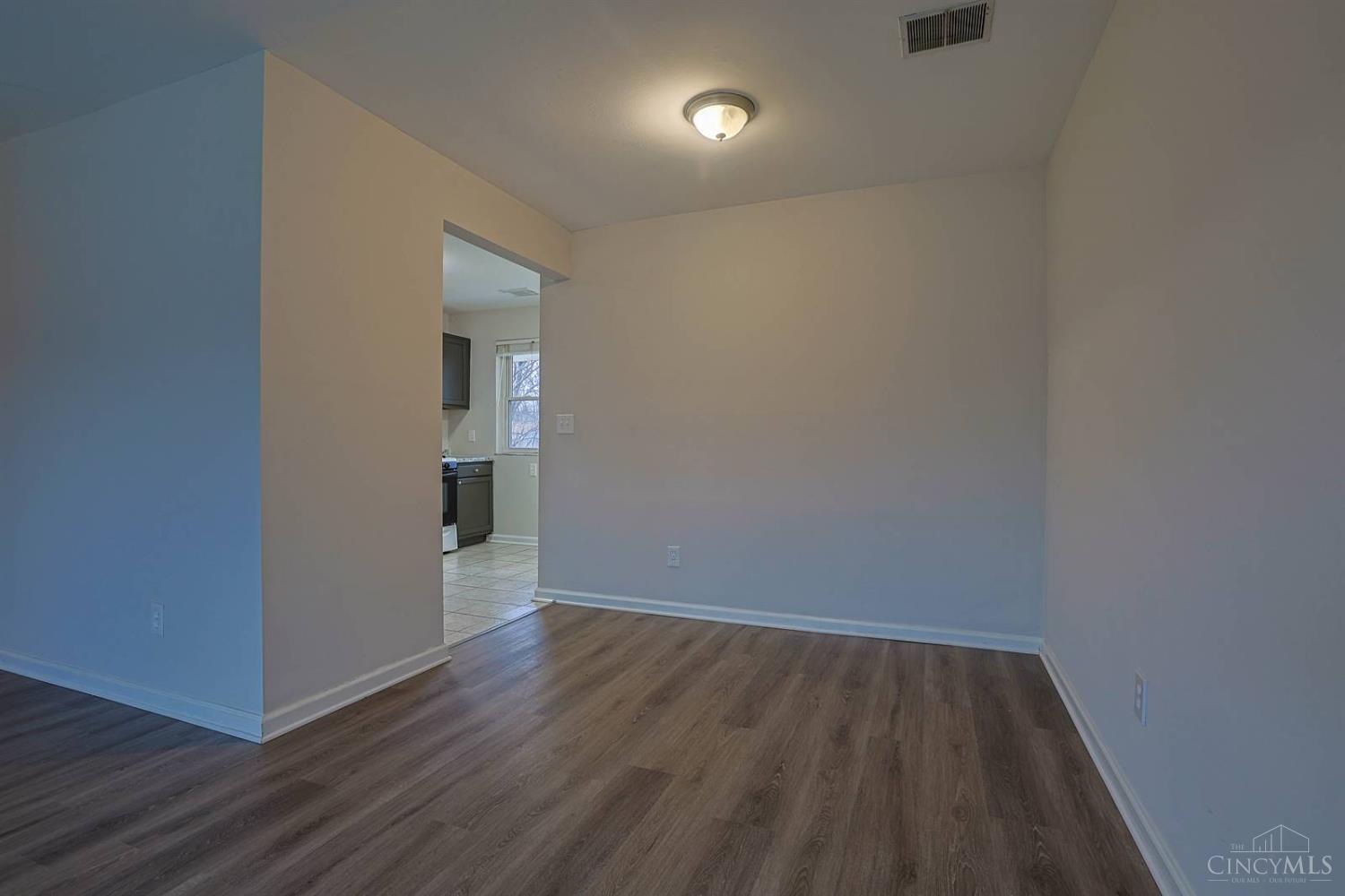 238 Diston Lane Cincinnati, OH 45246 - Photo 8 of 30