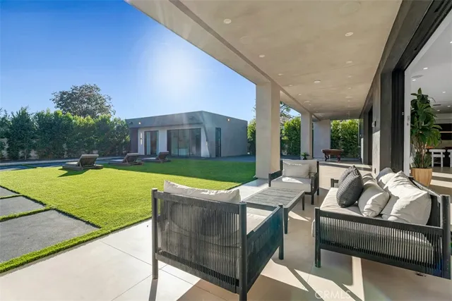 a view of building with yard