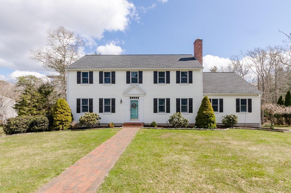 7 Ridgewood Lane Marion, MA 02738 - Photo 2 of 24 a front view of house with yard