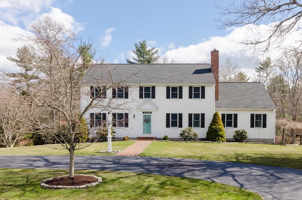 7 Ridgewood Lane Marion, MA 02738 - Photo 24 of 24 a front view of a house with garden