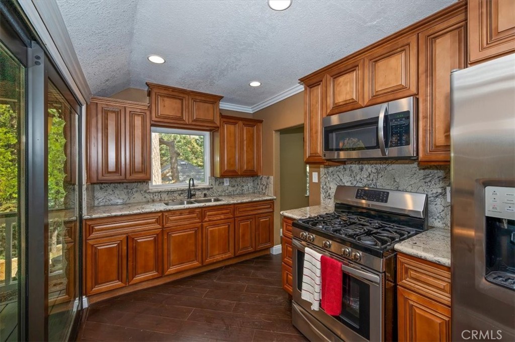 27297 Little Bear Road Blue Jay, CA 92317 - Photo 20 of 46