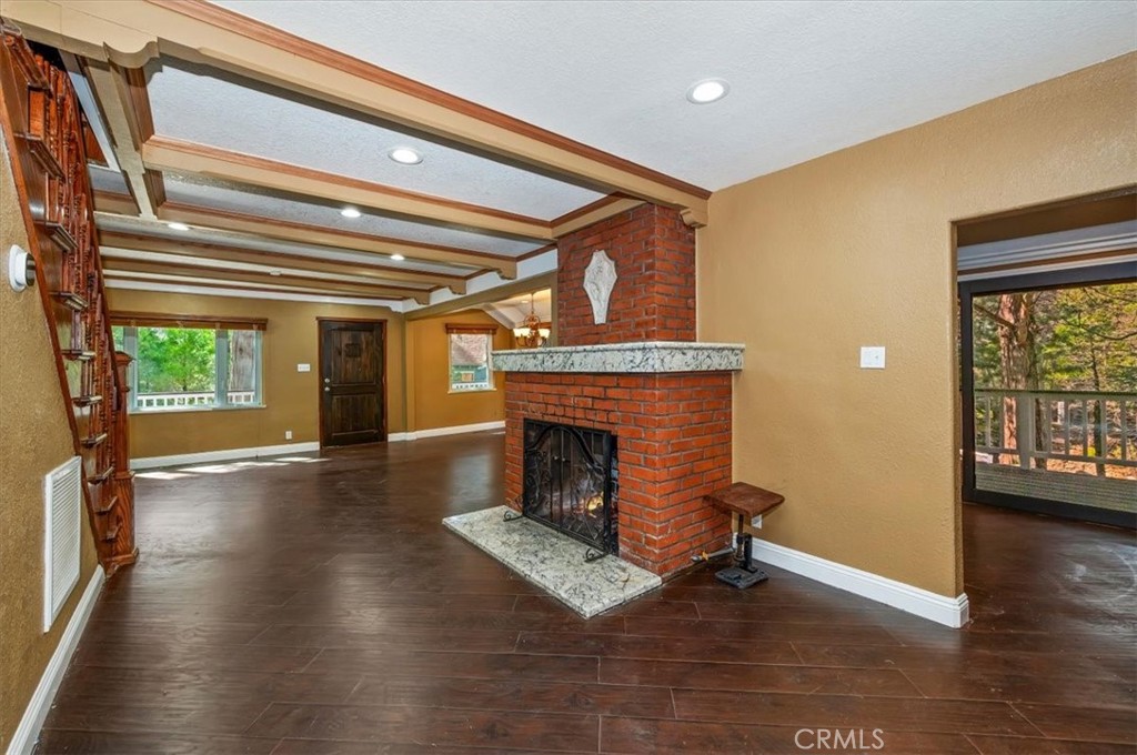 27297 Little Bear Road Blue Jay, CA 92317 - Photo 10 of 46 Living Room