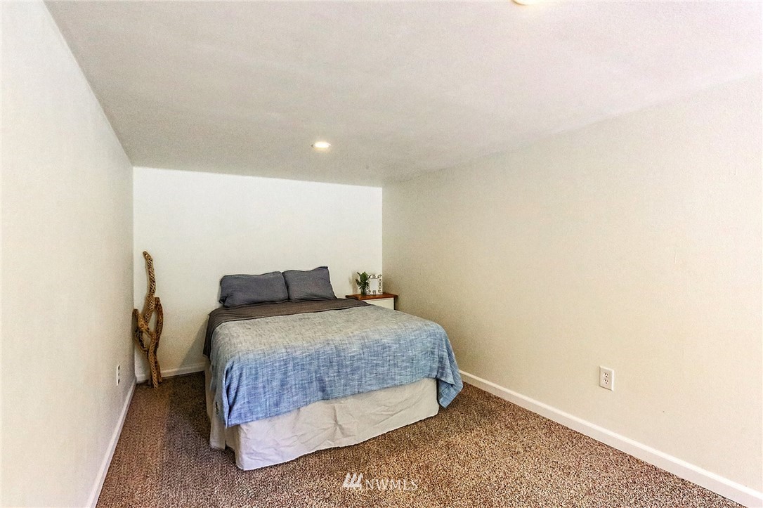 5529 Southeast Sedgwick Road Port Orchard, WA 98366 - Photo 13 of 24 Gallery Image 13