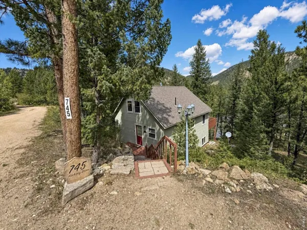 $645,000 | 745 Hickory Drive, Lyons, CO 80540
