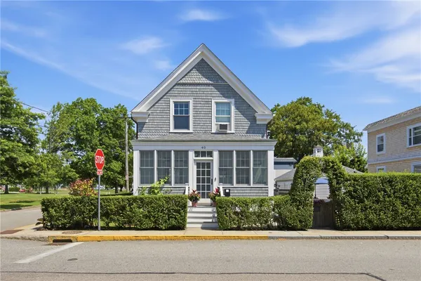 $16,000 | 40 West Narragansett Avenue, Newport, RI 02840