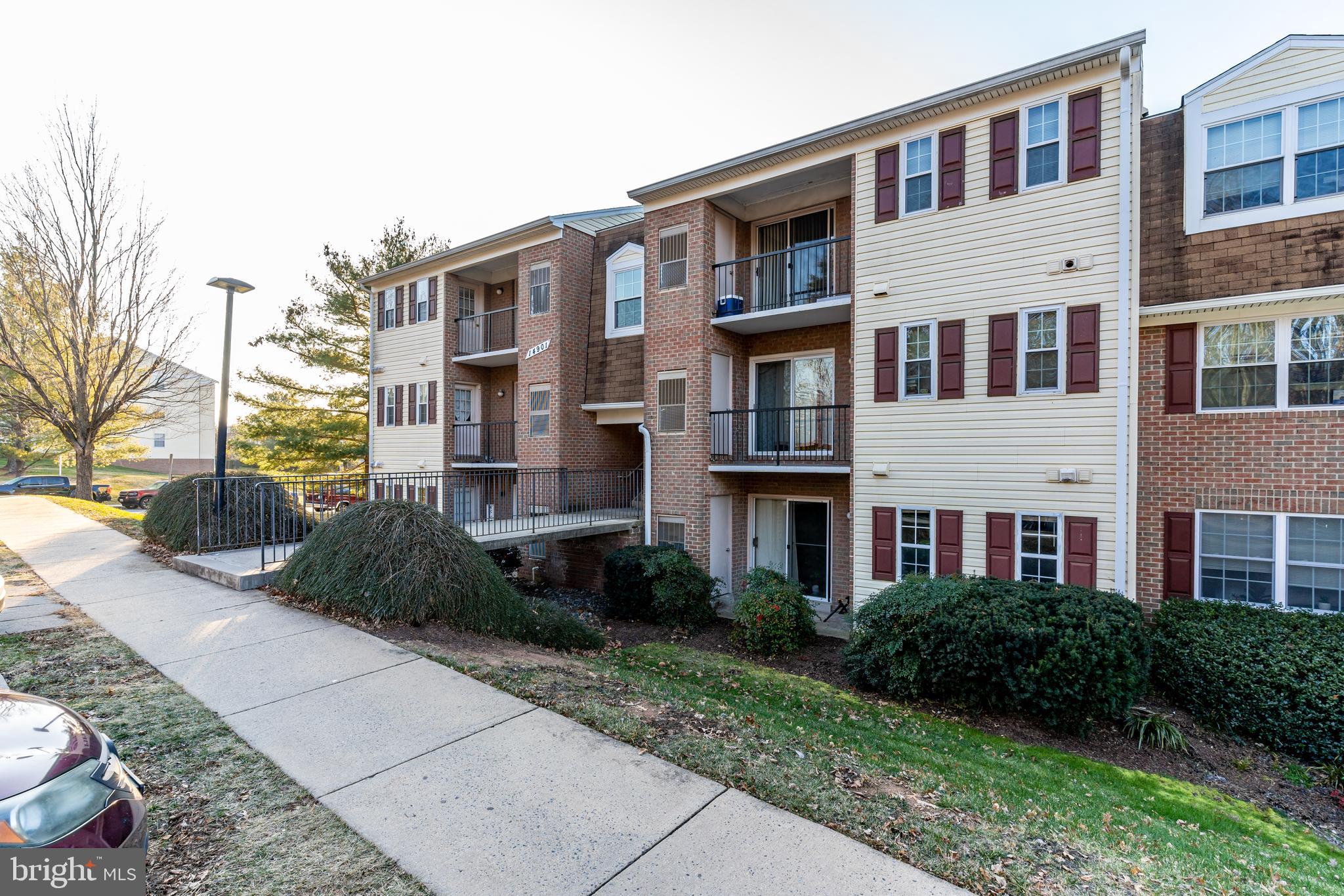 14901 Rydell Road, Unit B2 Centreville, VA 20121 - Photo 3 of 38