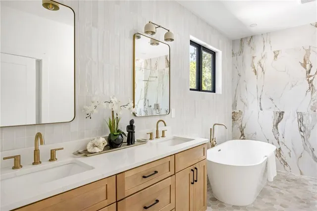 $889,955 | 109 Flora Avenue Northeast, Atlanta, GA 30307