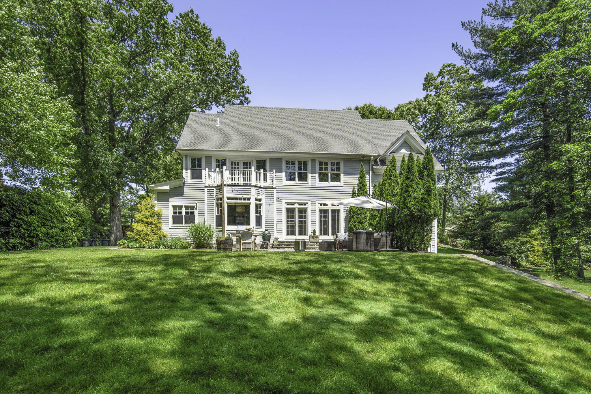 19 Indian Spring Road Norwalk, CT 06853 - Photo 24 of 25 Expansive yard