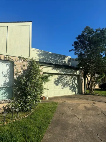 $1,990 | 2206 Sunset Trail, Sugar Land, TX 77478