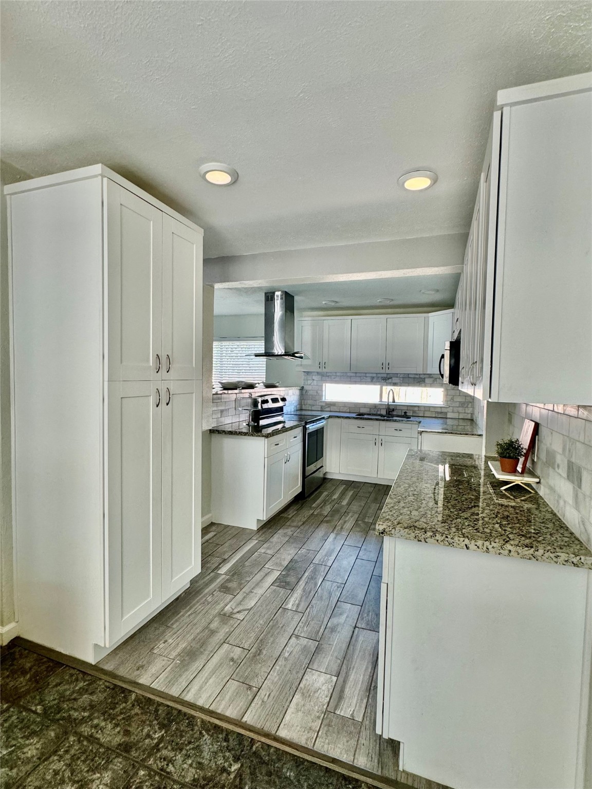 2206 Sunset Trail Sugar Land, TX 77478 - Photo 3 of 18