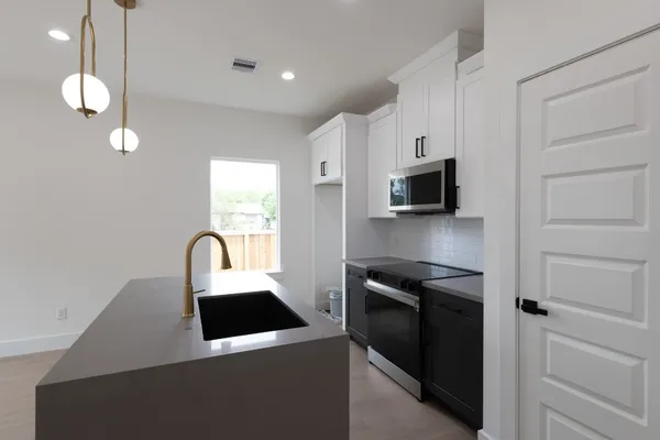 $1,975 | 2316 McKee Street, Unit A, Houston, TX 77009