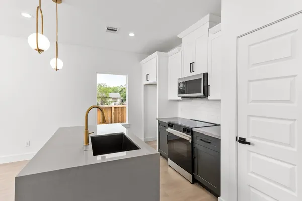 $1,975 | 2316 McKee Street, Unit A, Houston, TX 77009