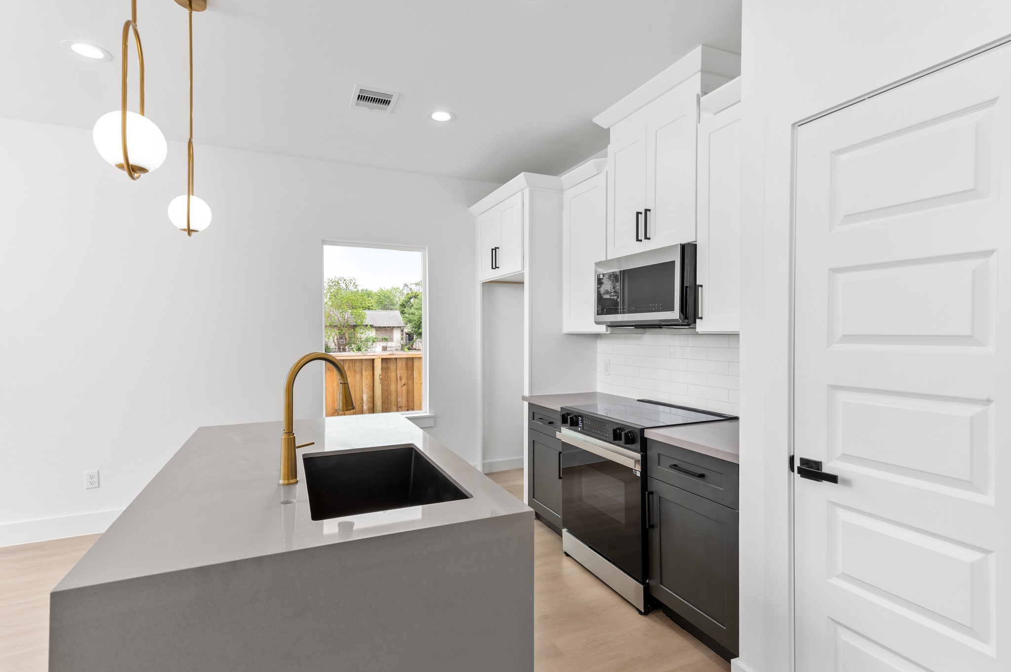 2316 McKee Street, Unit A Houston, TX 77009 - Photo 14 of 35