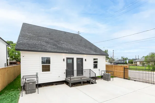 $1,975 | 2316 McKee Street, Unit A, Houston, TX 77009