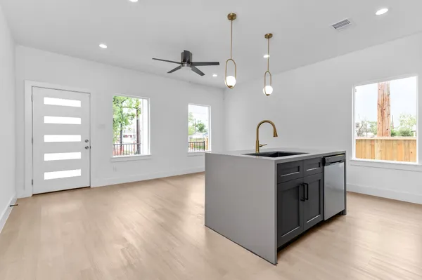 $1,975 | 2316 McKee Street, Unit A, Houston, TX 77009