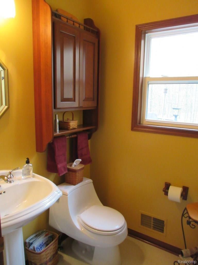 450 Triangle Lake Road Howell, MI 48843 - Photo 18 of 19 Main level half bath
