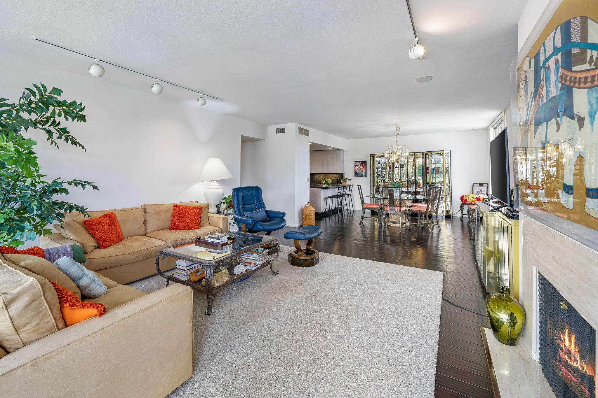900 Island Drive, Unit 314 Rancho Mirage, CA 92270 - Photo 9 of 46 a living room with furniture and a table