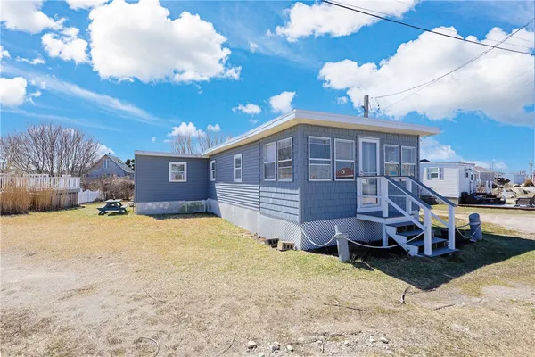 $229,900 | 271 Great Island Road, Narragansett, RI 02882