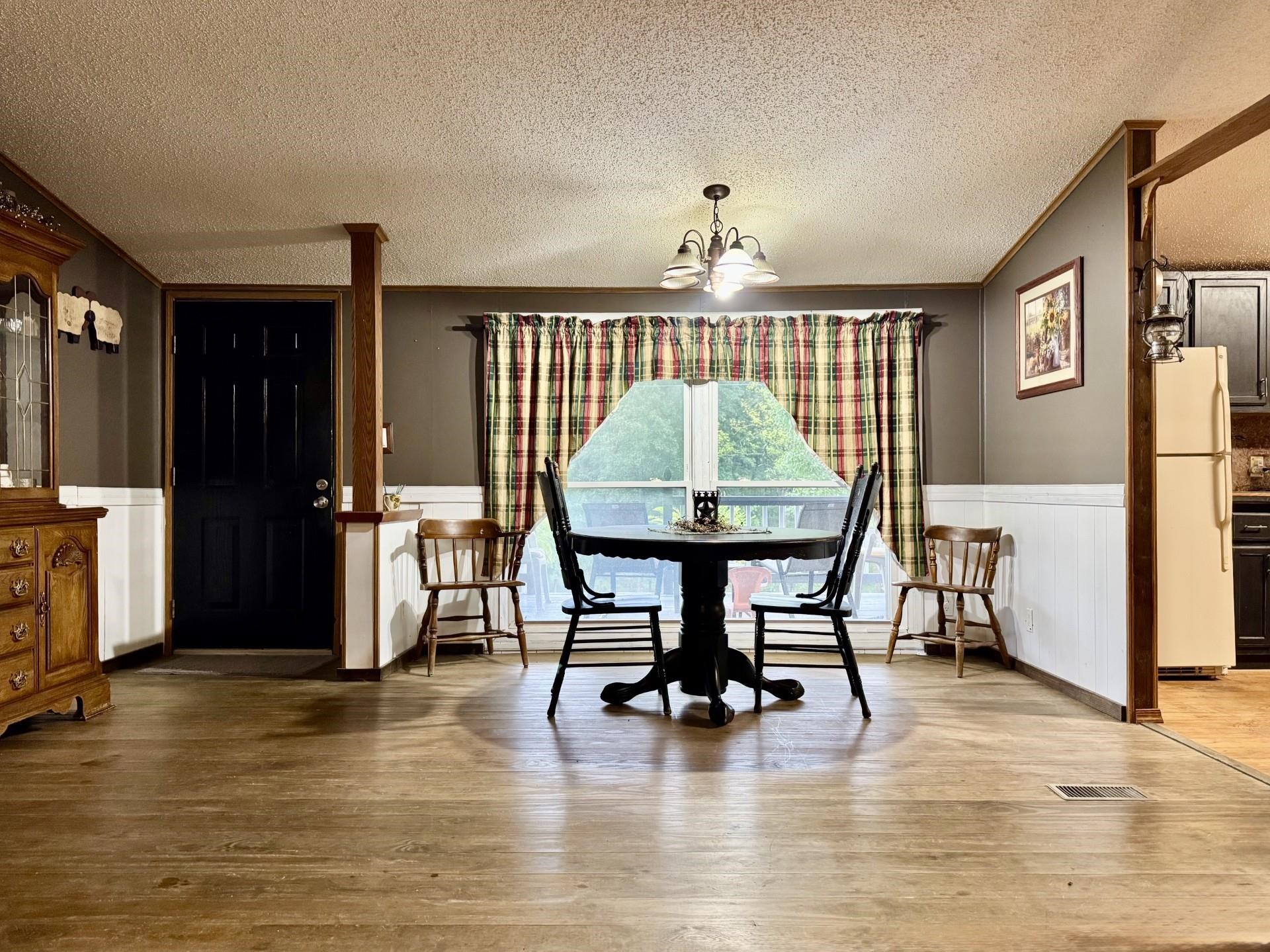 5904 Spring Hill Road Bridgewater, VA 22812 - Photo 16 of 39 Additional Dining Area